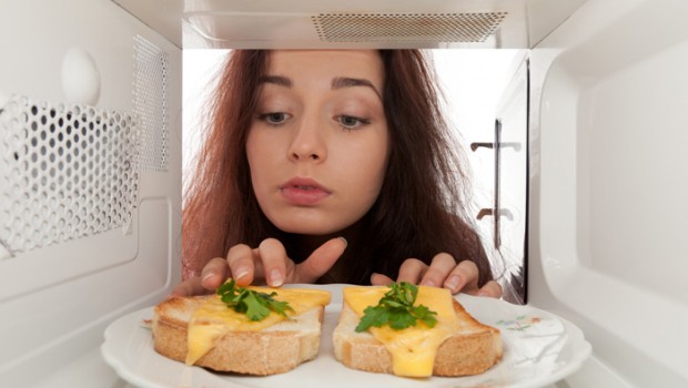 mujer cocinando