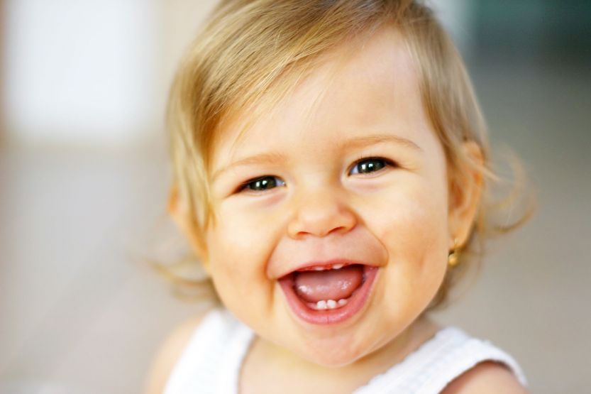 niña feliz